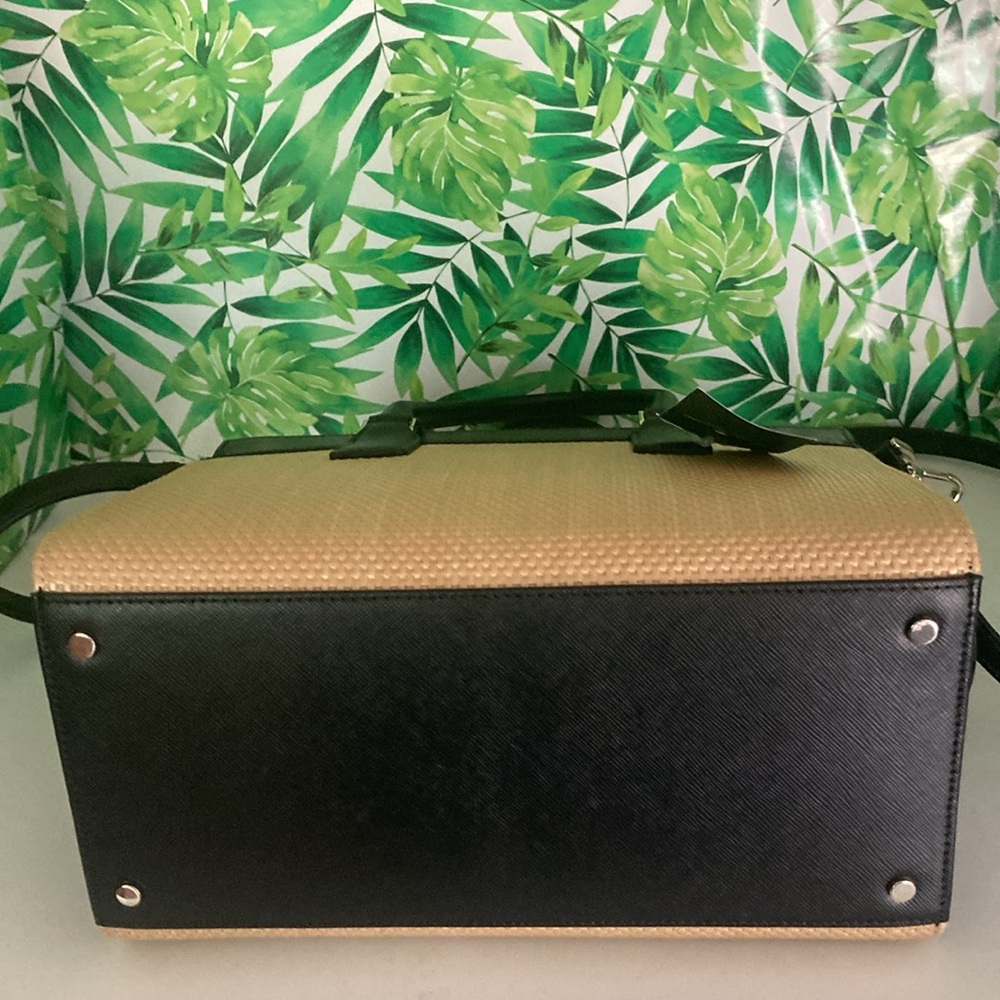 Kate Spade Handbag in Tan Raffia with Black Trim - Picture 2 of 9